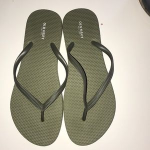 Old Navy Army Green Flip Flops